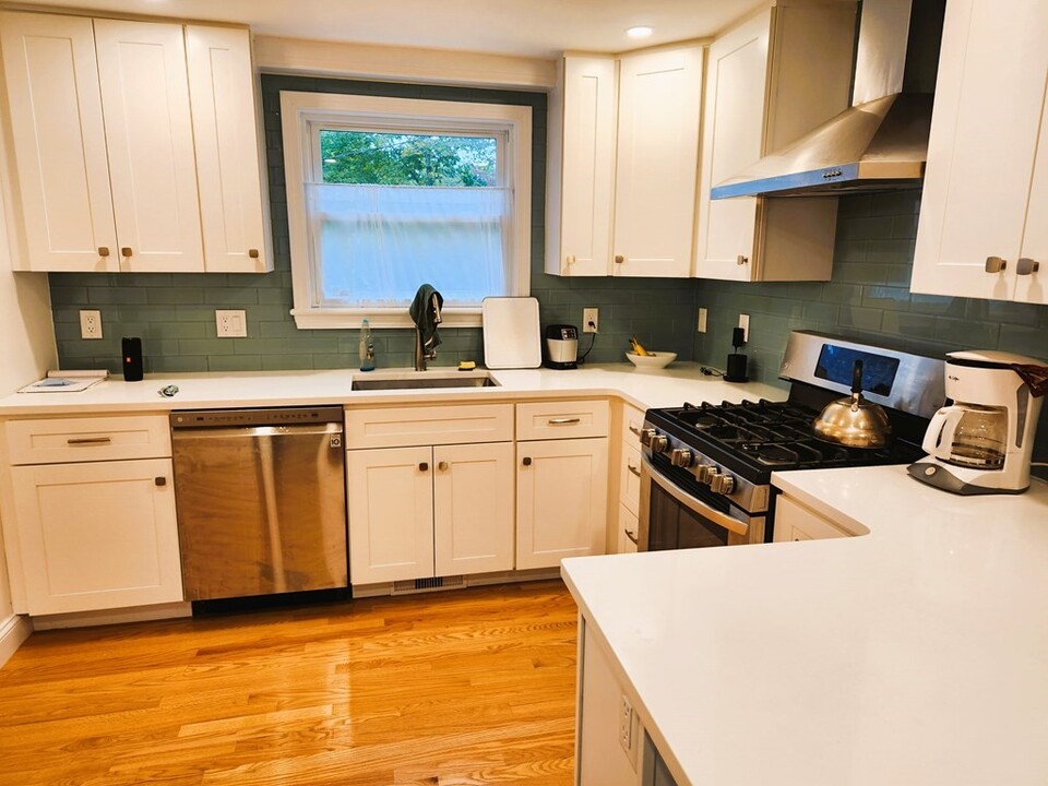 15 Garland Rd in Newton, MA - Foto de edificio