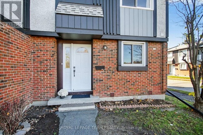 434 Moodie Dr in Ottawa, ON - Building Photo - Building Photo