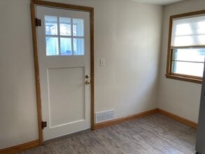 922 E 3rd St in Hastings, NE - Foto de edificio - Building Photo