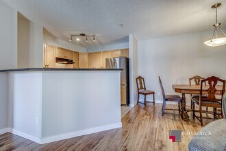2518-2518 Fish Creek Blvd SW in Calgary, AB - Building Photo - Building Photo