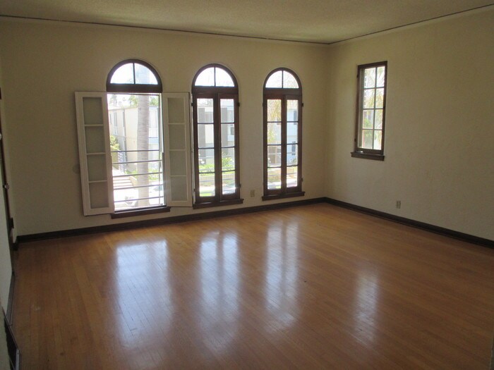 209 Belmont Ave-Unit -C in Long Beach, CA - Foto de edificio