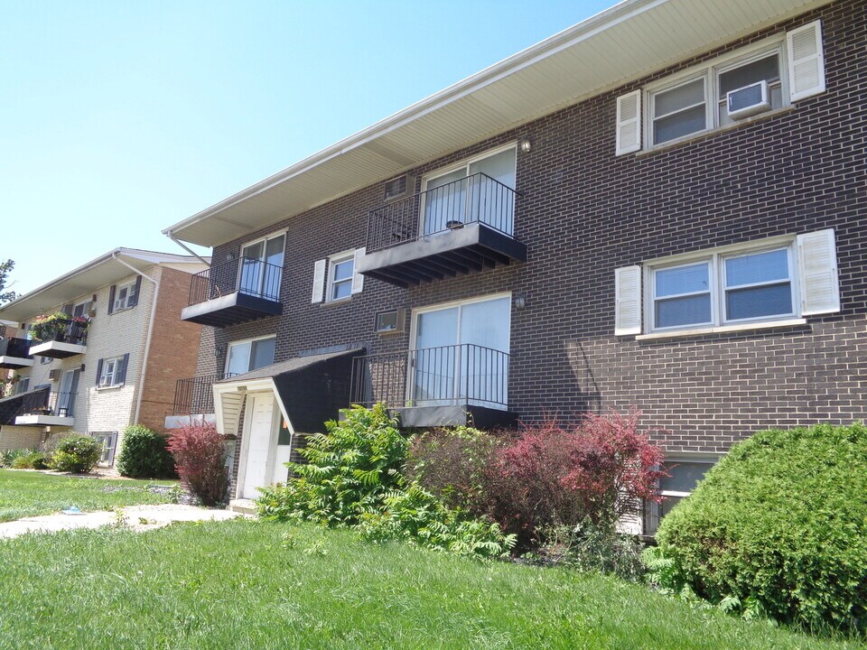 10748 S Harlem Ave in Worth, IL - Building Photo