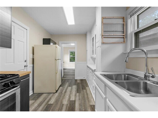 2512 Dupont Ave S in Minneapolis, MN - Building Photo - Building Photo