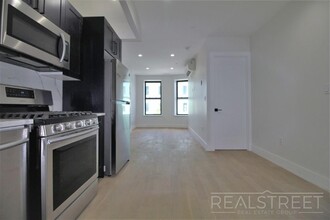 645 Knickerbocker Ave in Brooklyn, NY - Building Photo - Floor Plan