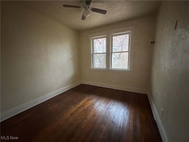 property at 1675 Carlyon Rd