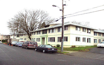 Park Lawn Apartments in Portland, OR - Building Photo - Building Photo