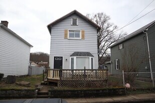 504 Underwood Ave in Roscoe, PA - Building Photo