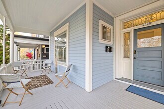 2338 NW Hoyt St in Portland, OR - Foto de edificio - Building Photo