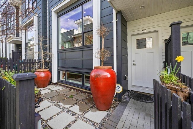 1180-163 163 St in Surrey, BC - Building Photo - Building Photo