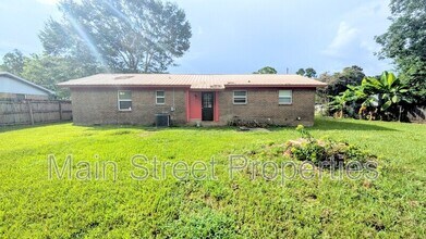 1022 Woodbury Pl in Gonzalez, FL - Building Photo - Building Photo