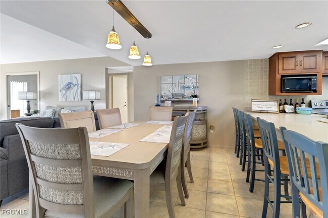 5015 Harbortown Ln in Ft. Myers, FL - Building Photo - Building Photo