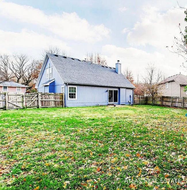 4401 NW Pennington Ln in Blue Springs, MO - Foto de edificio - Building Photo