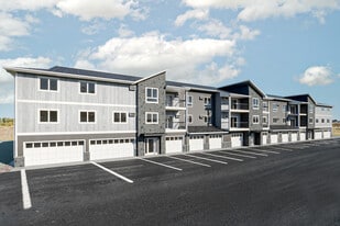 Fox Crossing Creek Apartments in Neenah, WI - Building Photo