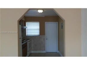 1013 Foster Rd in Hallandale Beach, FL - Building Photo - Building Photo