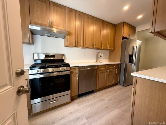 61-60 69th Ln in Queens, NY - Building Photo - Building Photo