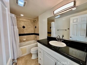 4138 Patrice Rd, Unit 114 in Newport Beach, CA - Building Photo - Building Photo