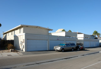 4930-4940 Nautilus St in Oxnard, CA - Foto de edificio - Building Photo