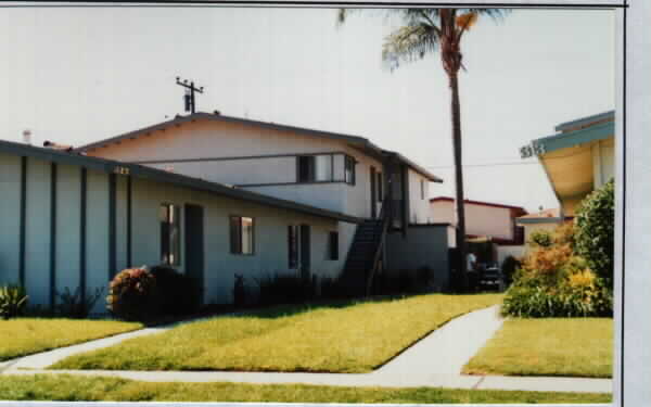 317 Cabrillo St in Costa Mesa, CA - Foto de edificio - Building Photo