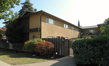 3356 E Sierra Madre Ave in Fresno, CA - Building Photo - Building Photo