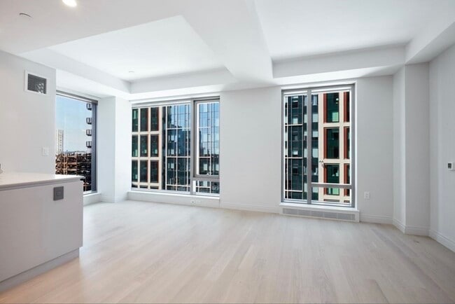 135 Seaport Blvd in Boston, MA - Building Photo - Building Photo