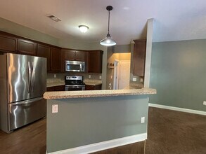 570 Brewer Dr in Locust Grove, GA - Building Photo - Building Photo
