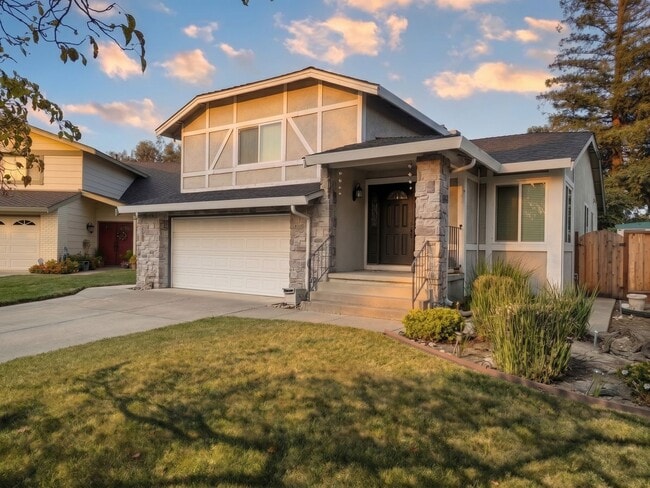 property at 2844 Sombrero Cir