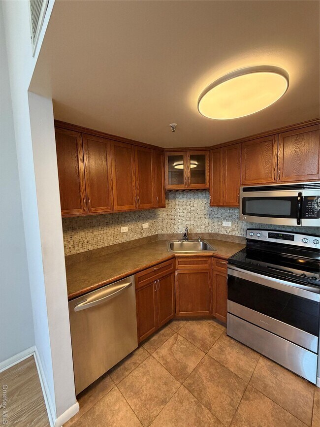 55 McKinley Ave in White Plains, NY - Building Photo - Building Photo