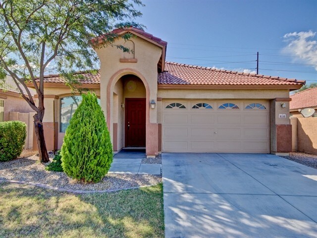 8110 S 48th Ln in Phoenix, AZ - Building Photo