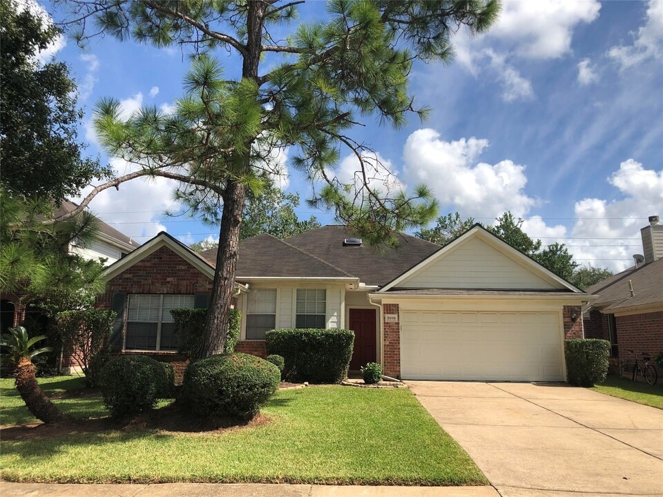 2919 Foxden Dr in Pearland, TX - Building Photo