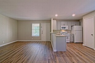401 Hedgewood Dr in Georgetown, TX - Building Photo