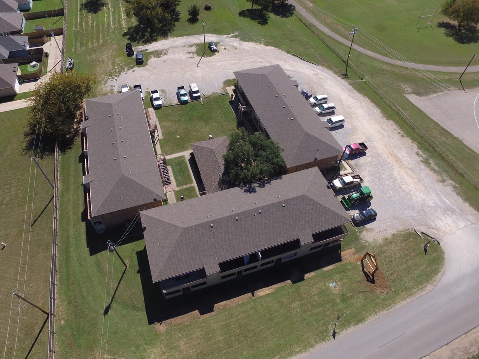 624 E 3rd St in Springtown, TX - Foto de edificio