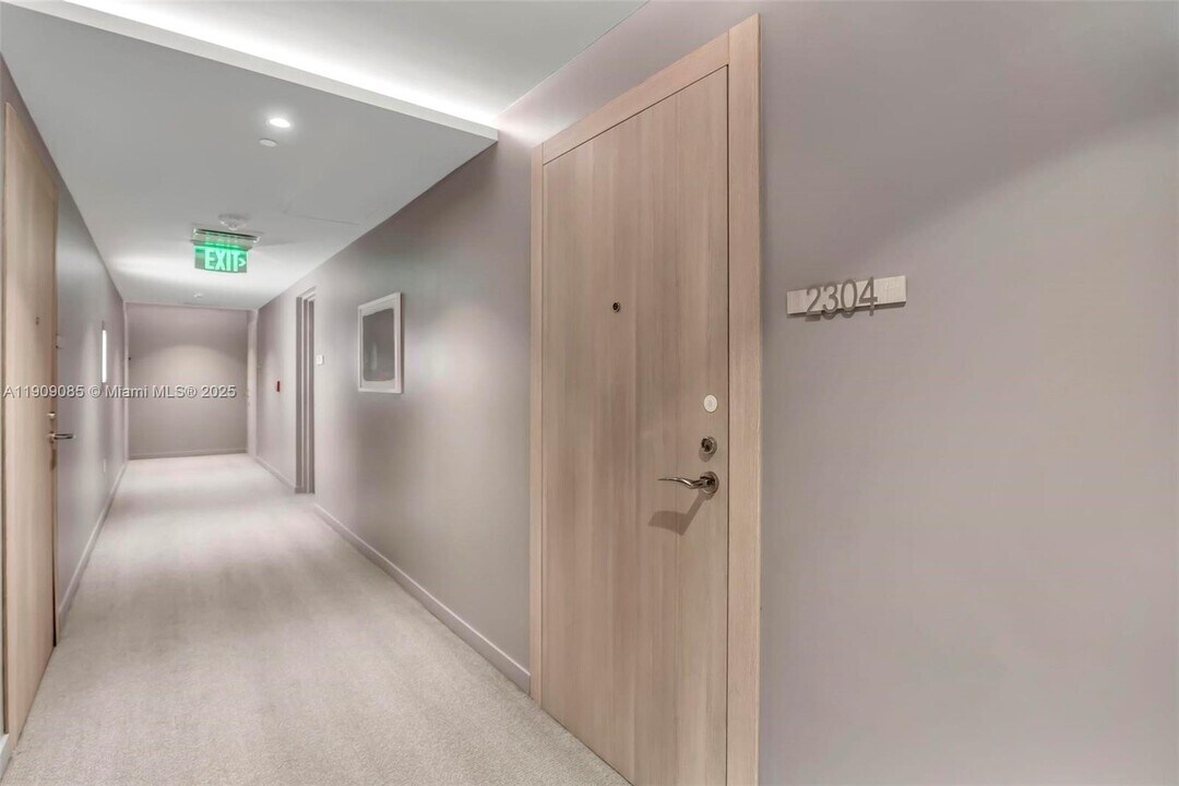 1000 Brickell Plaza in Miami, FL - Building Photo