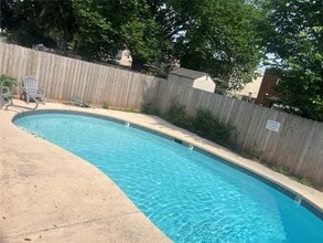 4833 Zenith St, Unit 12 in Metairie, LA - Foto de edificio - Building Photo