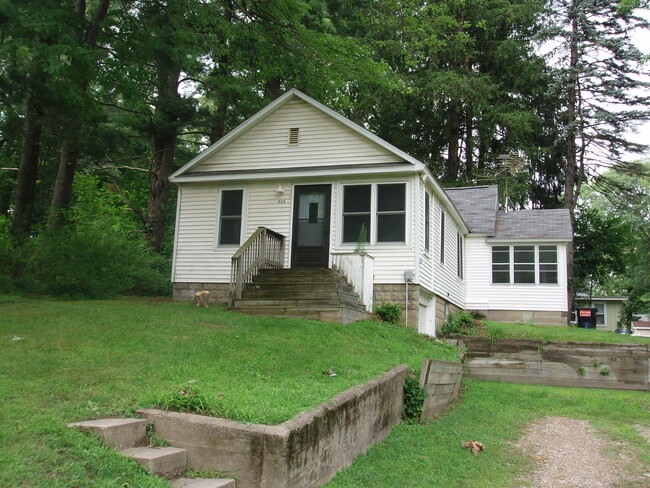 property at 525 Clark Dr NW