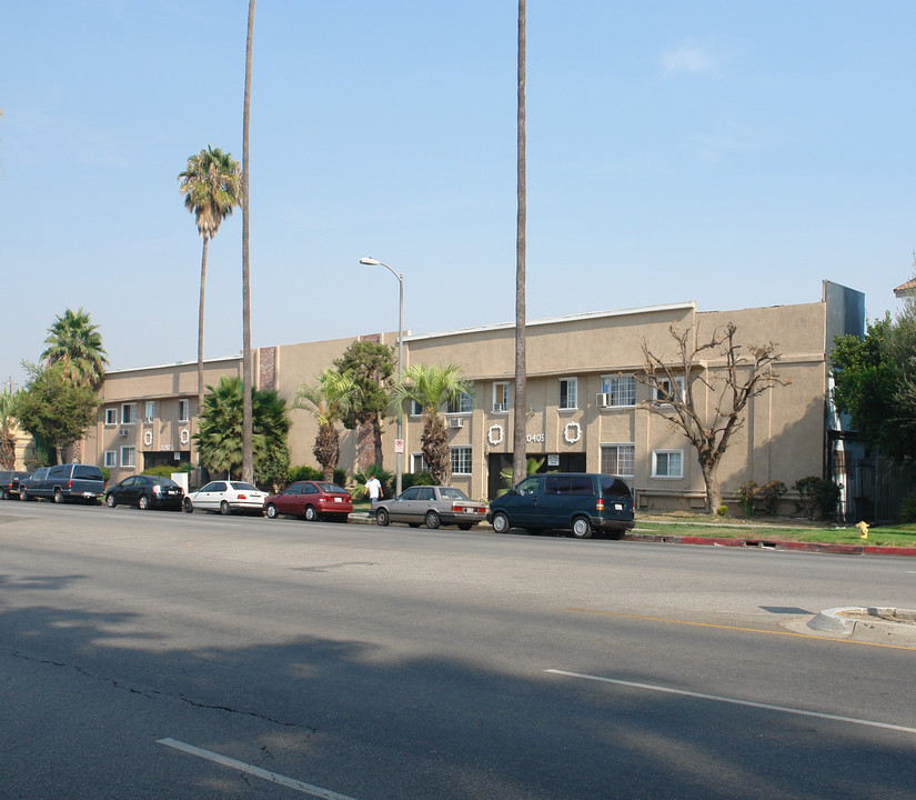 Shermanair Apartments in Los Angeles, CA - Building Photo