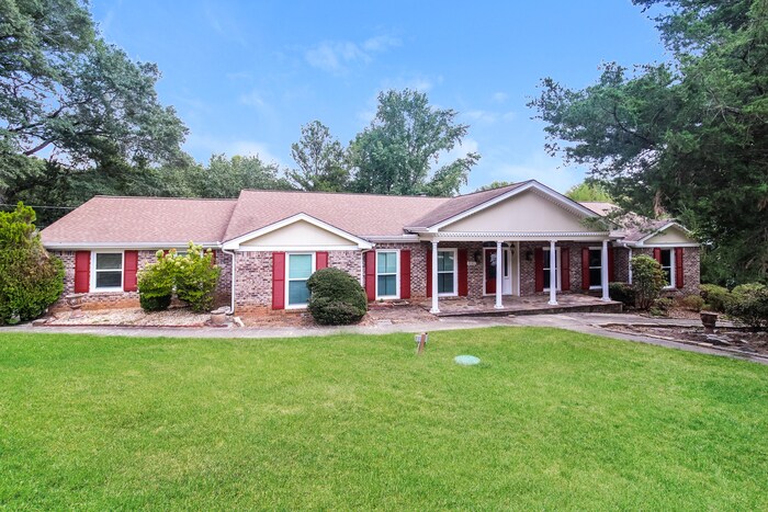 4806 Castlewood Dr SW in Lilburn, GA - Building Photo