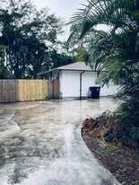 826 SE Damask Ave, Unit A in Port St. Lucie, FL - Building Photo