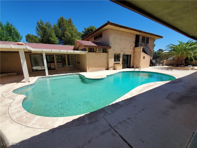 property at 2840 Augusta Dr