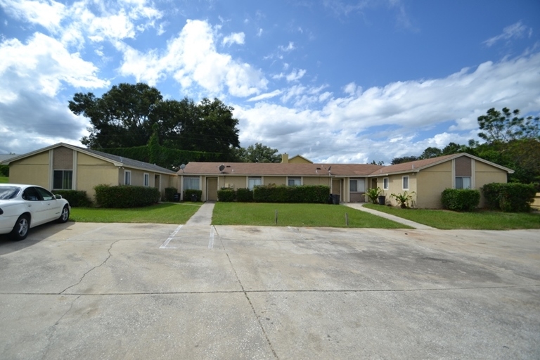 Dorscher Apartments in Orlando, FL - Building Photo