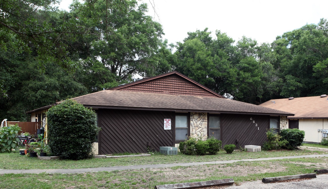 6831 Tiki Ln in Pensacola, FL - Foto de edificio