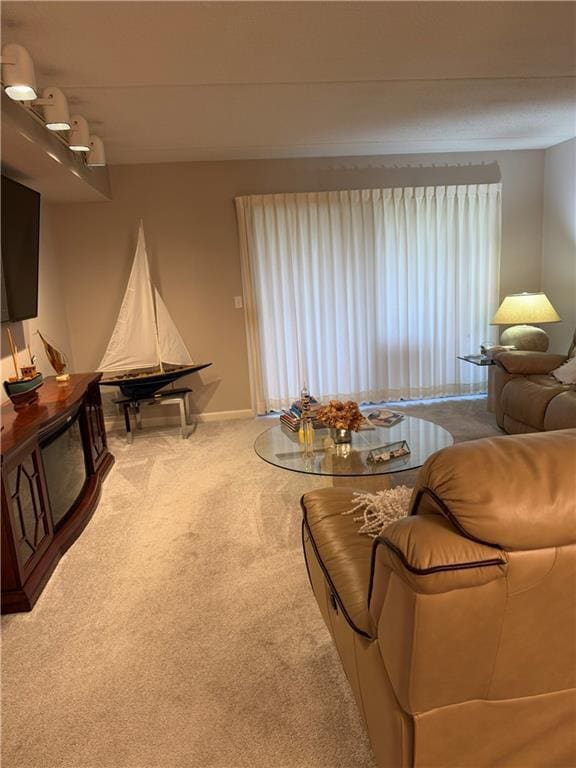 650 E Greenwich Ave in West Warwick, RI - Building Photo - Building Photo