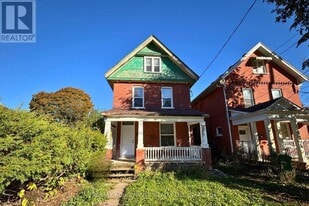 576 Bethune St in Peterborough, ON - Building Photo