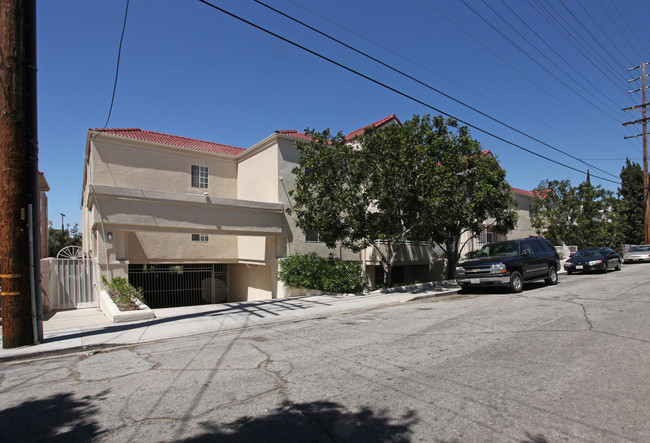 10217-10225 Hillhaven Ave in Tujunga, CA - Foto de edificio - Building Photo