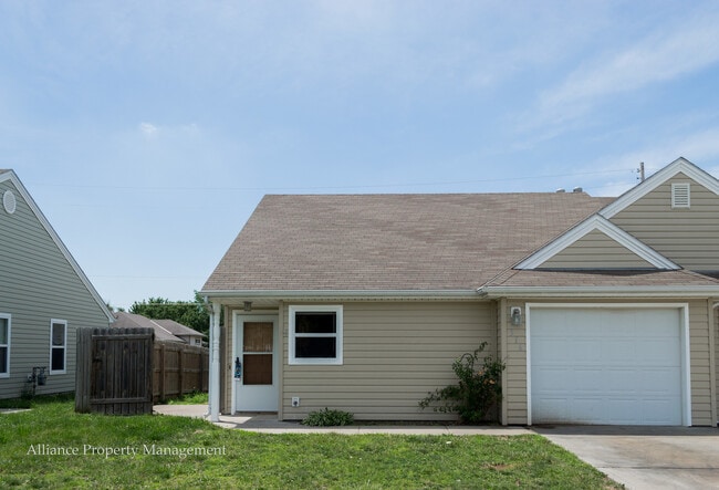 516-518 Brookmont Dr in Manhattan, KS - Building Photo - Building Photo