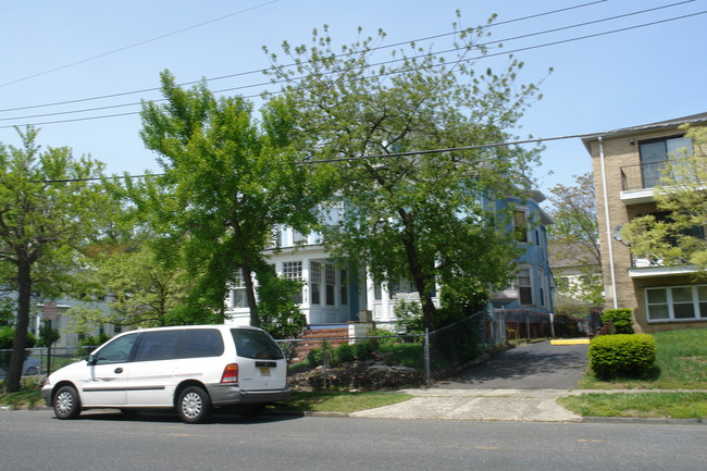 615 Asbury Ave in Asbury Park, NJ - Foto de edificio - Building Photo