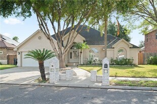 22 N 12th St in McAllen, TX - Building Photo