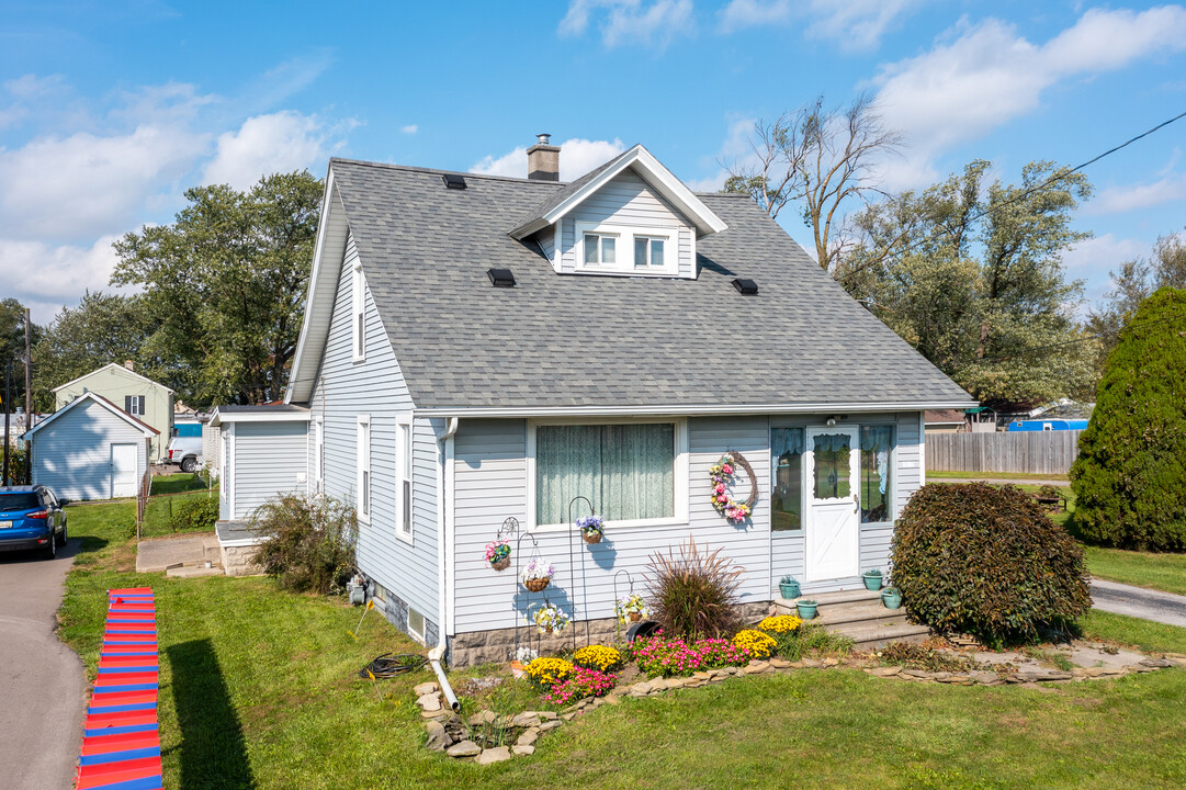 Sunny South Villa in Monroe, MI - Building Photo