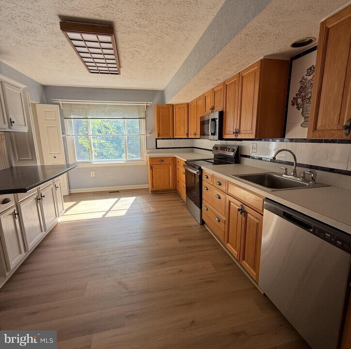 15723 Edgewood Dr in Montclair, VA - Building Photo