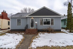 1708 2nd Ave N in Grand Forks, ND - Building Photo