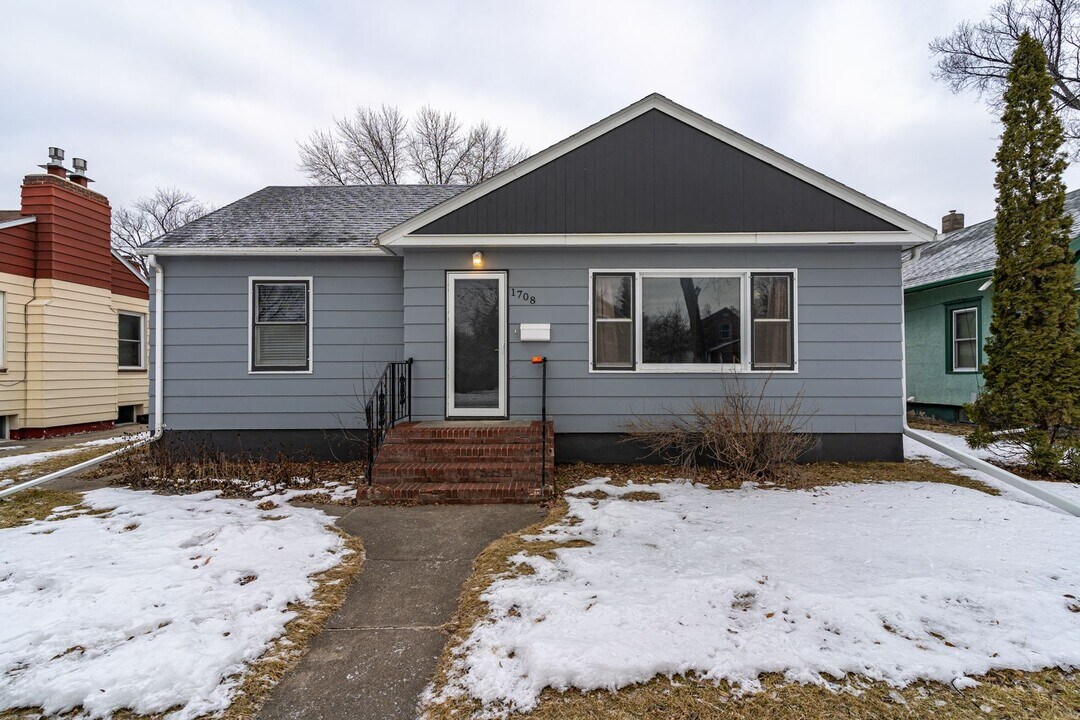 1708 2nd Ave N in Grand Forks, ND - Building Photo